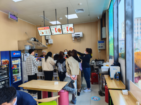饈廚雞架飯店面用餐
