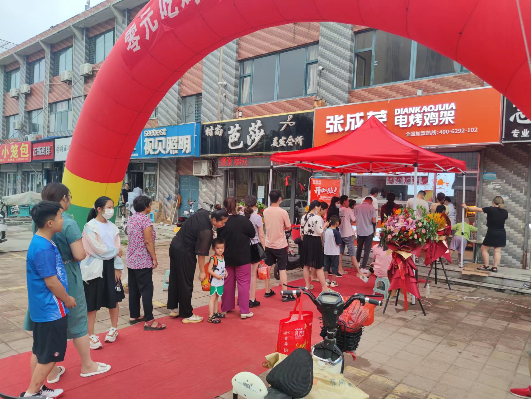 饈廚香辣雞架飯加盟品牌在市場經(jīng)營上的優(yōu)勢是什么？