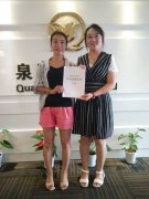 青島恒星學(xué)院店沈女士加盟張成榮香辣雞架飯