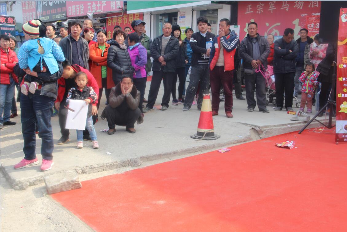 張成榮香辣雞架飯中韓店火爆圍觀