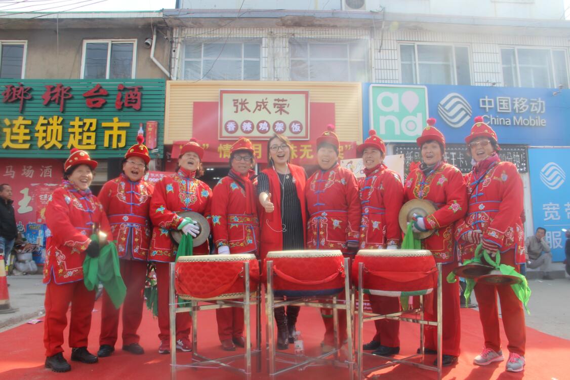 張成榮香辣雞架飯中韓店演員合影