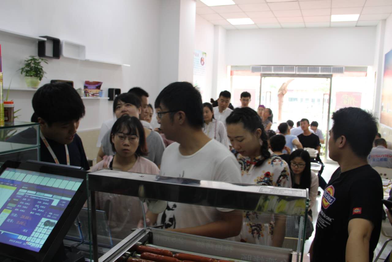 南京路店香辣雞架飯又一波瘋搶顧客