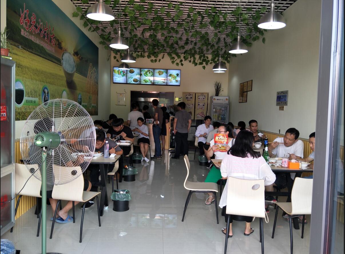 張成榮雞腿飯出鍋啦