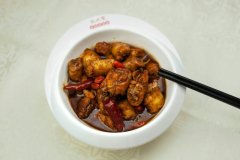 張成榮香辣雞架飯加盟占據(jù)很大市場(chǎng) 開店無(wú)壓力
