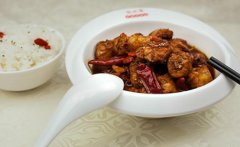 張成榮香辣雞架飯是一個(gè)非常好的項(xiàng)目