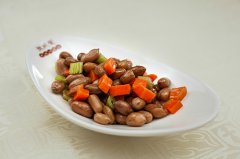張成榮香辣雞架飯加盟條件不嚴(yán)格,帶著你的熱情來就好