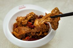 加盟張成榮香辣雞架飯開店無需經(jīng)驗(yàn)，整店輸出
