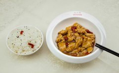 一起來看下為什么張成榮香辣雞架飯加盟會(huì)發(fā)展這么快速