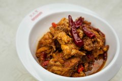張成榮香辣雞架飯加盟品牌在市場經(jīng)營上的優(yōu)勢是什么？