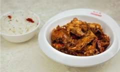 如何經(jīng)營(yíng)張成榮香辣雞架飯加盟店才能賺取更多的經(jīng)營(yíng)利潤(rùn)