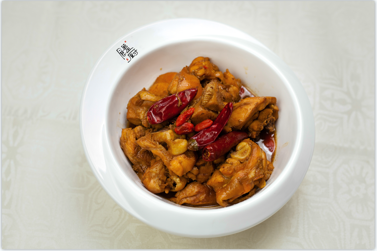 饈廚香辣雞架飯加盟費(fèi)少 利潤(rùn)不錯(cuò)