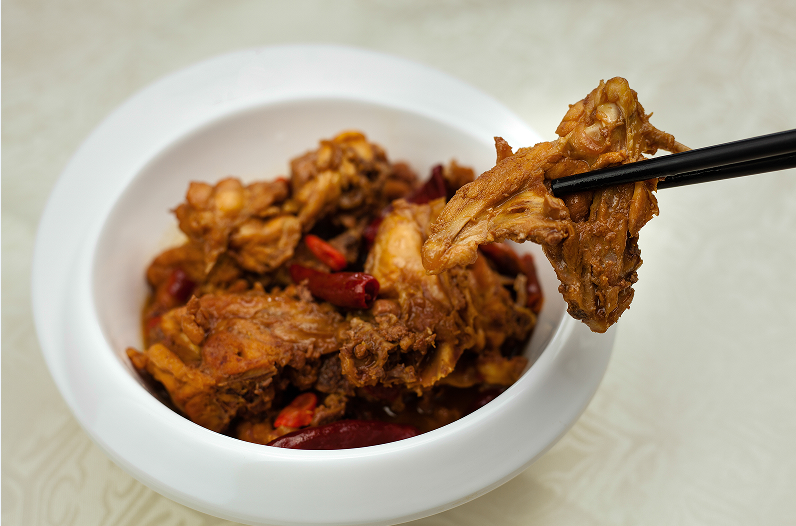 饈廚香辣雞架飯加盟品牌在市場(chǎng)經(jīng)營(yíng)上的優(yōu)勢(shì)是什么?